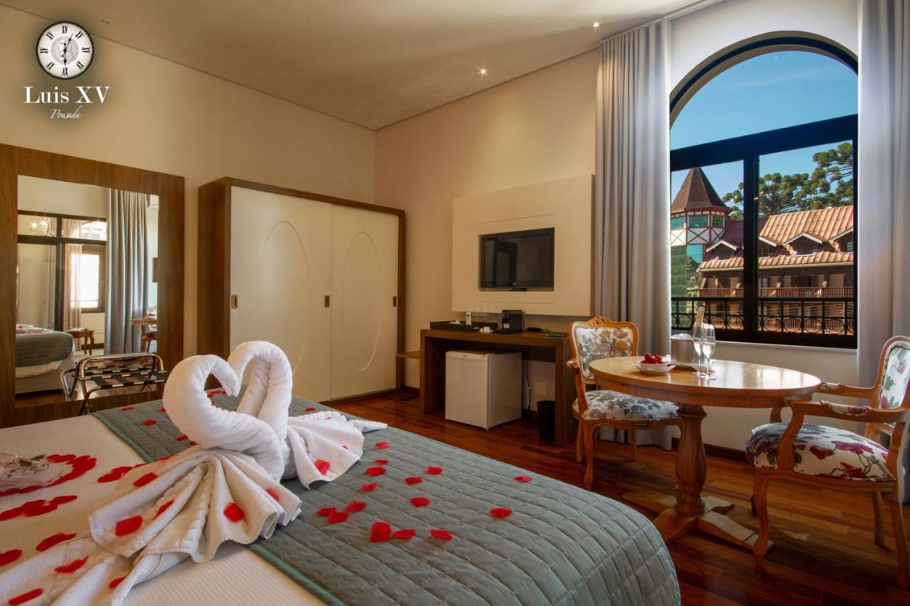 Pousada Luis XV Campos do Jordao Exterior photo A room at the hotel